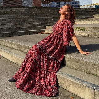 ✨ Podzim v plné kráse ✨ Lehké jako vánek, jemné jako dotek – tyto hedvábné šaty z Indie z podzimní kolekce přinášejí...