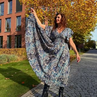 Podzim volá po kousku, který vás okamžitě rozzáří. Tyhle šaty jsou perfektní volbou pro ženy, které chtějí vypadat skvěle...