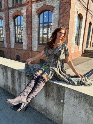 Dopřej si luxus kdykoliv. Hedvábné šaty z Indie 💎hebké, zářivé a elegantní💎 #TAARA #saty #hedvabi #kimono #bohostyle...