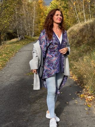 Dopřej si luxus kdykoliv. Hedvábné kimono 💎hebké, zářivé a elegantní💎 #TAARA #hedvabi #kimono #bohostyle #bohozeny...