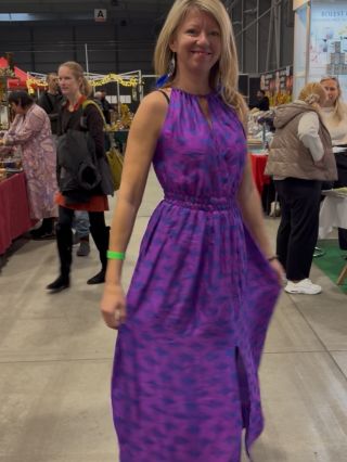 💃Hedvábné šaty ušité pro vás přímo v Indii 👗 👇👇 https://www.saty-taara.com/kolekce_podzim_zima/ #TAARA #saty #hedvabi...