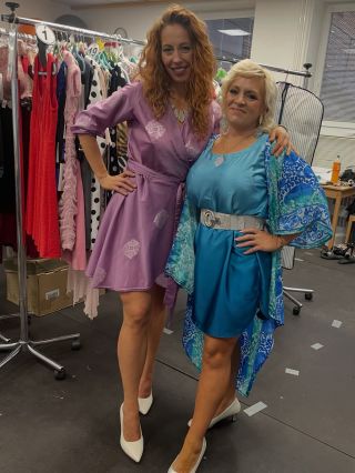 ☀️💫Hledáš šaty, které nejsou tuctové? 💫☀️Tyto modely vznikly z látek vybraných v Indii, kde má každý vzor svůj význam a...